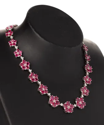 Diamant og rubin collier