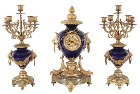 Kaminur med kandelabre