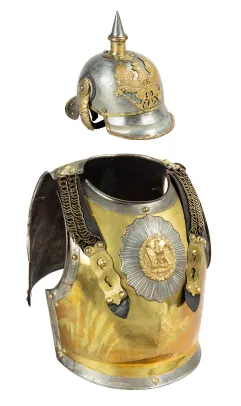 Ryggplate, brystplate og hjelm