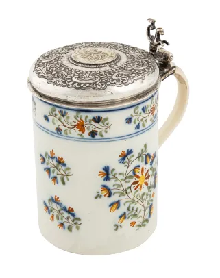 Fajansekrus med sølvlokk
