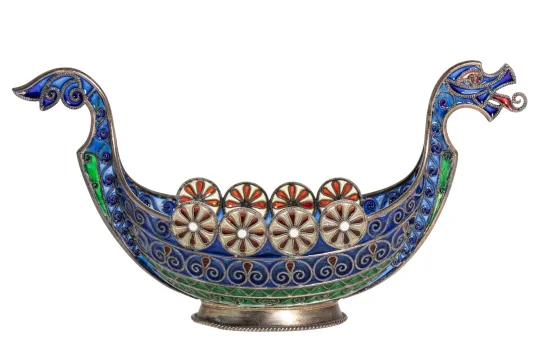 Kjenge i sølv med vindusemalje