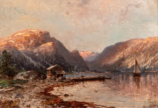 Fjordlandskap i aftensol