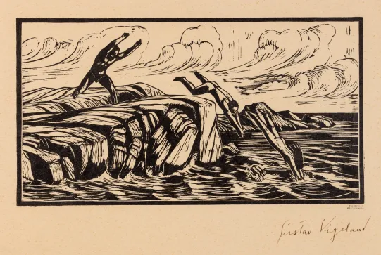 Kvinne stuper i sjøen fulgt av to menn